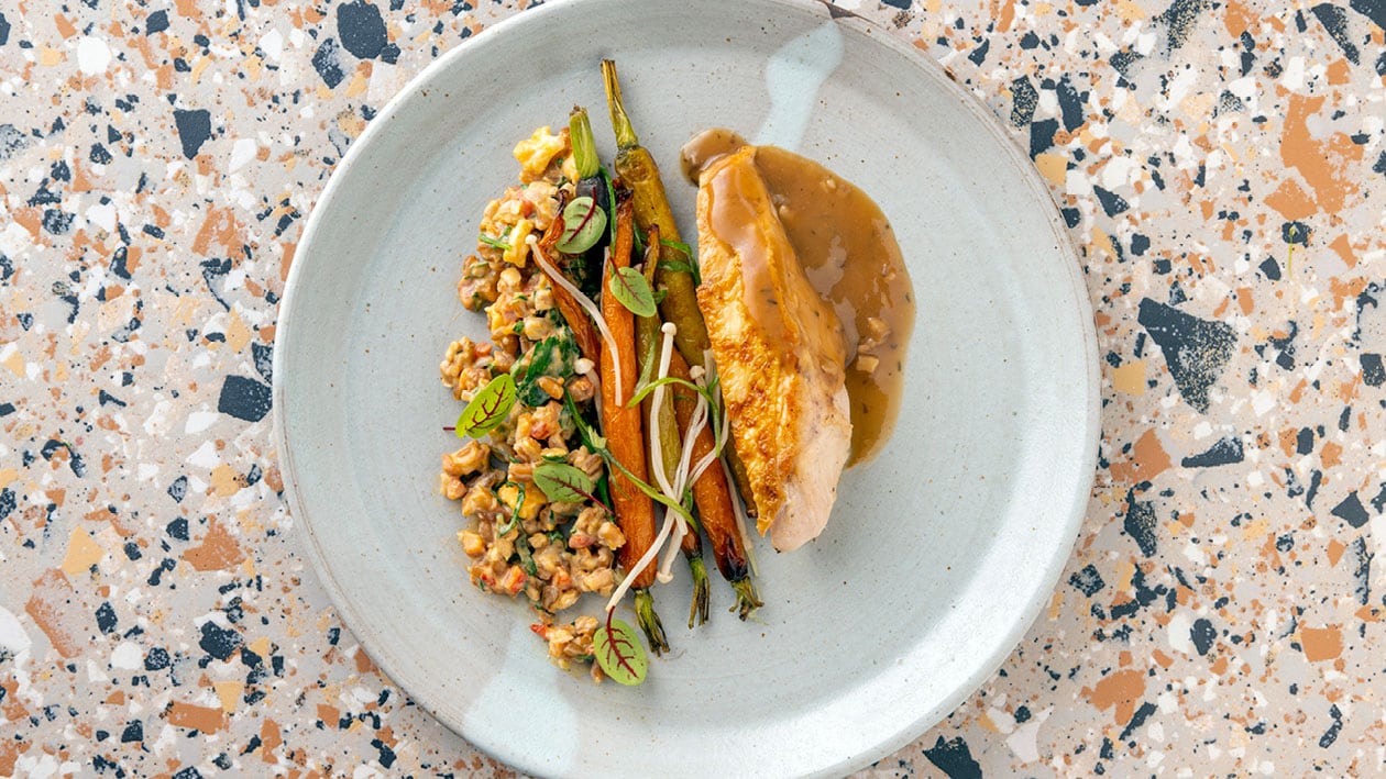 Suprême de poulet au risotto d’épeautre crémeux, sauce aux champignons blonds